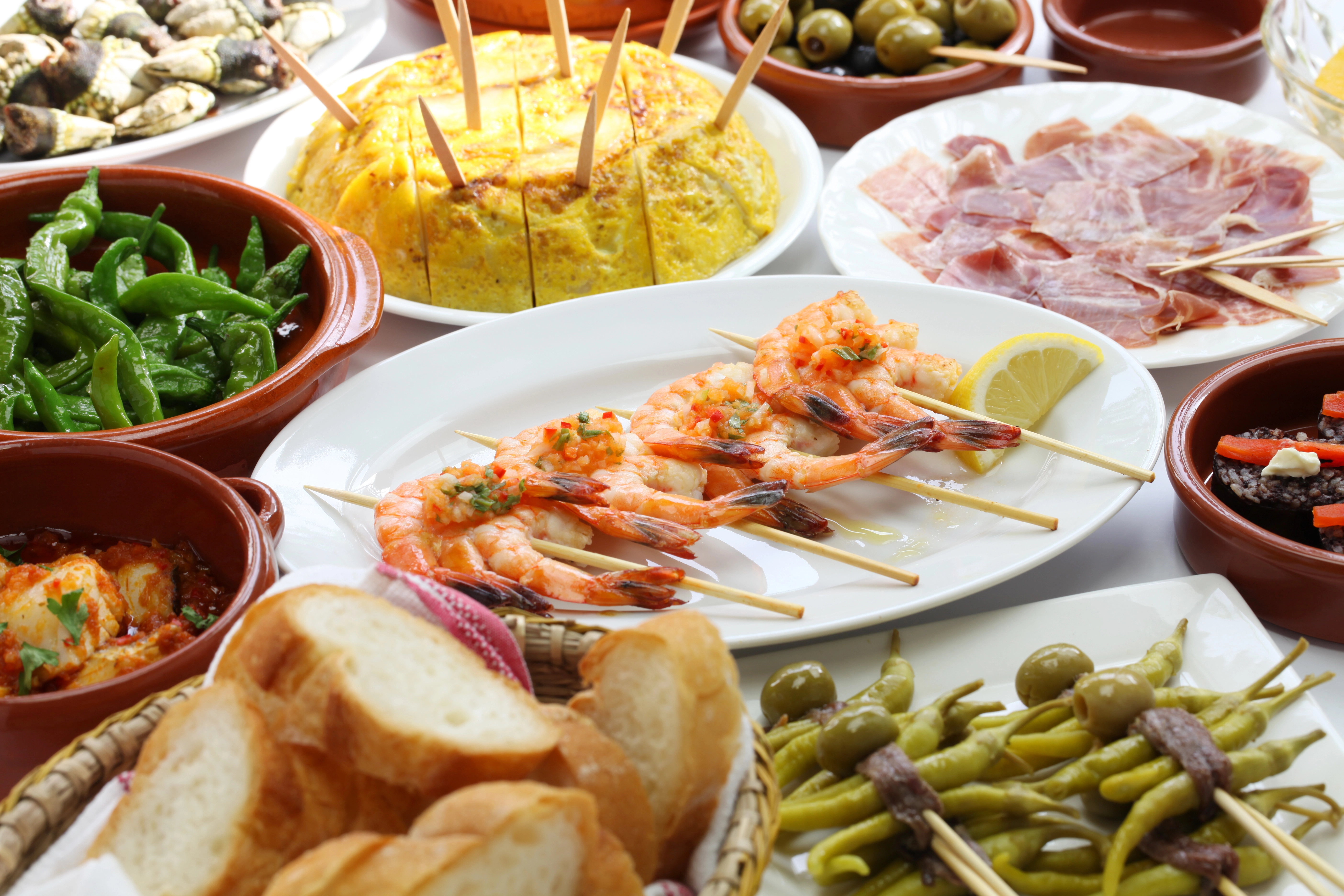 tapas espanolas en bar gastronomico